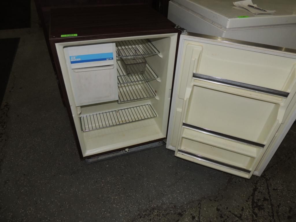 ULINE SMALL FRIDGE WITH ICE MAKER