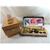 Image 2 : VINTAGE GE POLISHER & SHOE SHINE POLISH KIT