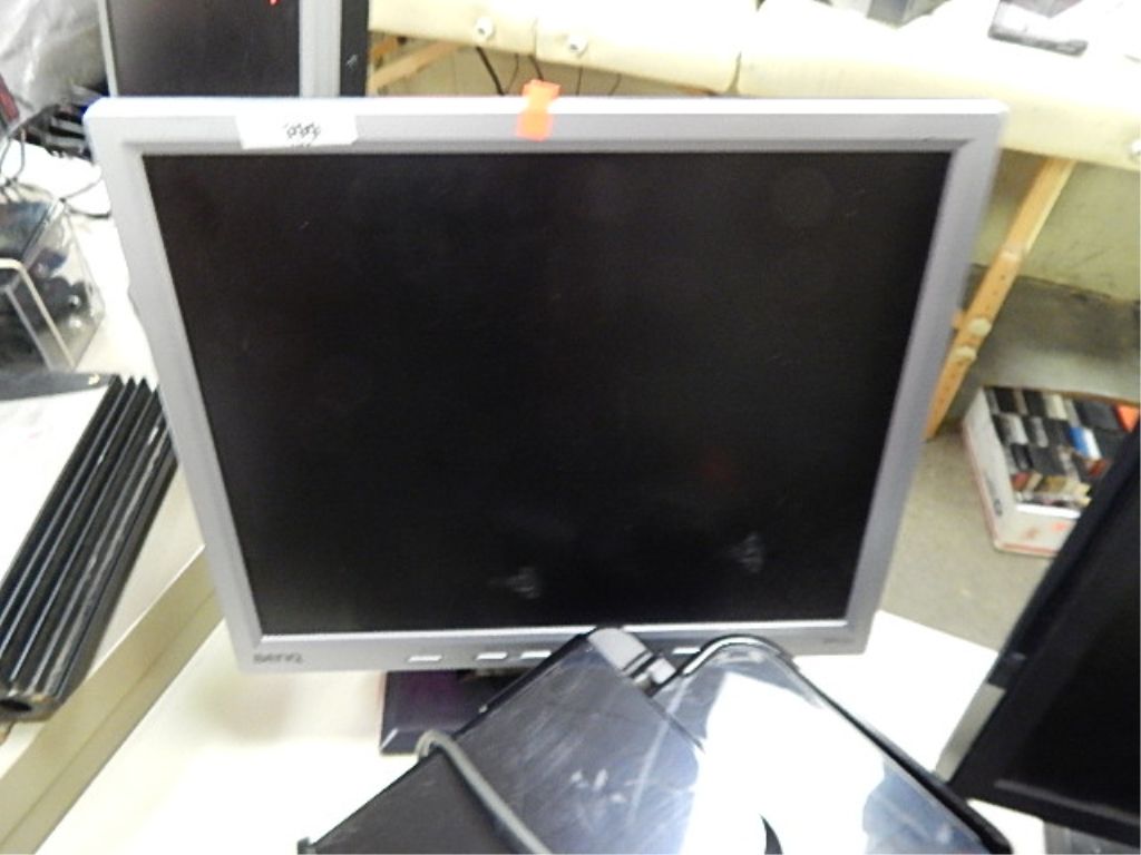 COMPUTER MONITOR