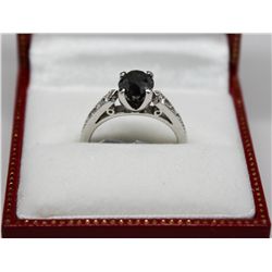 14KT WHITE GOLD BLACK DIAMOND (1.33ct) & 8 SIDE WHITE DIAMONDS (0.12ct) RING