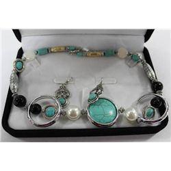 VELVET CHINESE CASE W/ NECKLACE AND EARRINGS