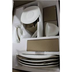 NEW 20 PC BONE CHINA DINNER SET