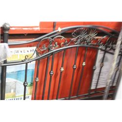 METAL QU SIZE BEDFRAME