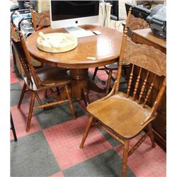MEDIUM OAK PEDESTAL TABLE WITH 4 CHAIRS