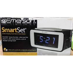 EMERSON SMARTSET DIGITAL ALARM CLOCK/RADIO