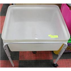 INDOOR/OUTDOOR SAND/WATER TABLE W/ LOCKING WHEELS