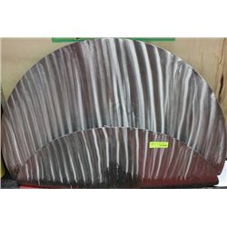 2 METAL SHOWHOME WALL HANGINGS