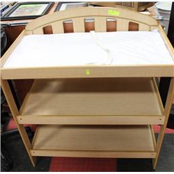 WOOD CHANGING TABLE (33"HX20"WX35"L)