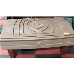 INDOOR/OUTDOOR PLASTIC SAND/WATER TABLE W/ LID
