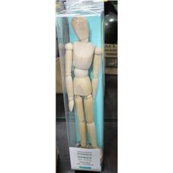 WOODEN MANNEQUIN