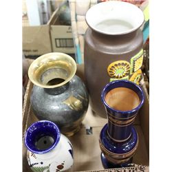 BOX W 4 VASES