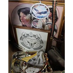 BOX W / NATIVE PICTURES, DREAMS CATCHES, CARVINGS