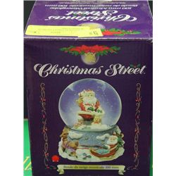 CHRISTMAS STREET MUSICAL WATERGLOBE