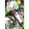 Image 1 : PLASTIC GREEN BASKET FULL OF PLUSH TOYS