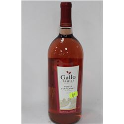 1.5L BOTTLE OF GALLO FAMILY 2012 WHITE ZINFANDEL