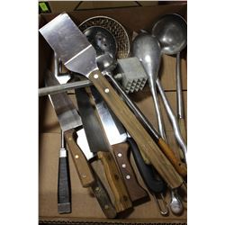 BOX W/COMMERCIAL KITCHEN ACCESSORIES & KNIVES