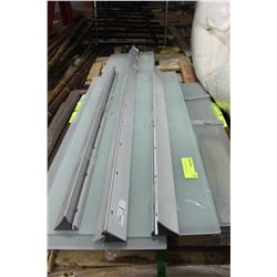 SHOWHOME 3 GLASS AND METAL WALL SHELVES