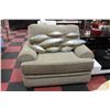 Image 1 : SHOWHOME LARGE FABRIC SOFA CHAIR