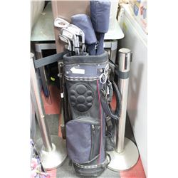 SET OF GOLF CLUBS