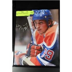 WAYNE GRETZKY SIGNED 8X10 W/ C.O.A