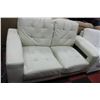 Image 1 : WHITE LEATHERETTE DESIGNER LOVE SEAT