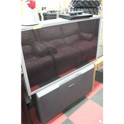 PANASONIC FLAT SCREEN TV W/ DVD PLAYER & REMOTE