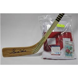 GORDIE HOWE SIGNED JERSEY W/ HOCKEY STICK AND CARD