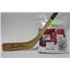 Image 1 : GORDIE HOWE SIGNED JERSEY W/ HOCKEY STICK AND CARD