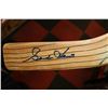 Image 2 : GORDIE HOWE SIGNED JERSEY W/ HOCKEY STICK AND CARD