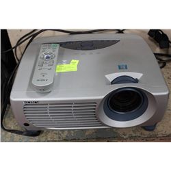SONY SVGA PROJECTOR. ONLY 634 HRS.ORIG.MSRP:US3550
