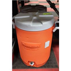 PAIR OF RUBBERMAID WATER JUGS