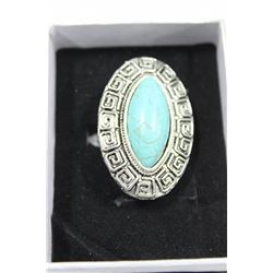 RING W/GREEN STONE