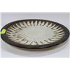 Image 1 : LARGE ROUND DECORATIVE CENTERPIECE PLATTER