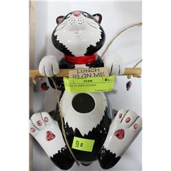 NOVELTY BIRD FEEDER