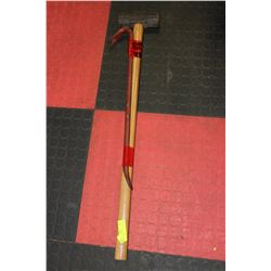 SLEDGE HAMMER & WRECKING BAR