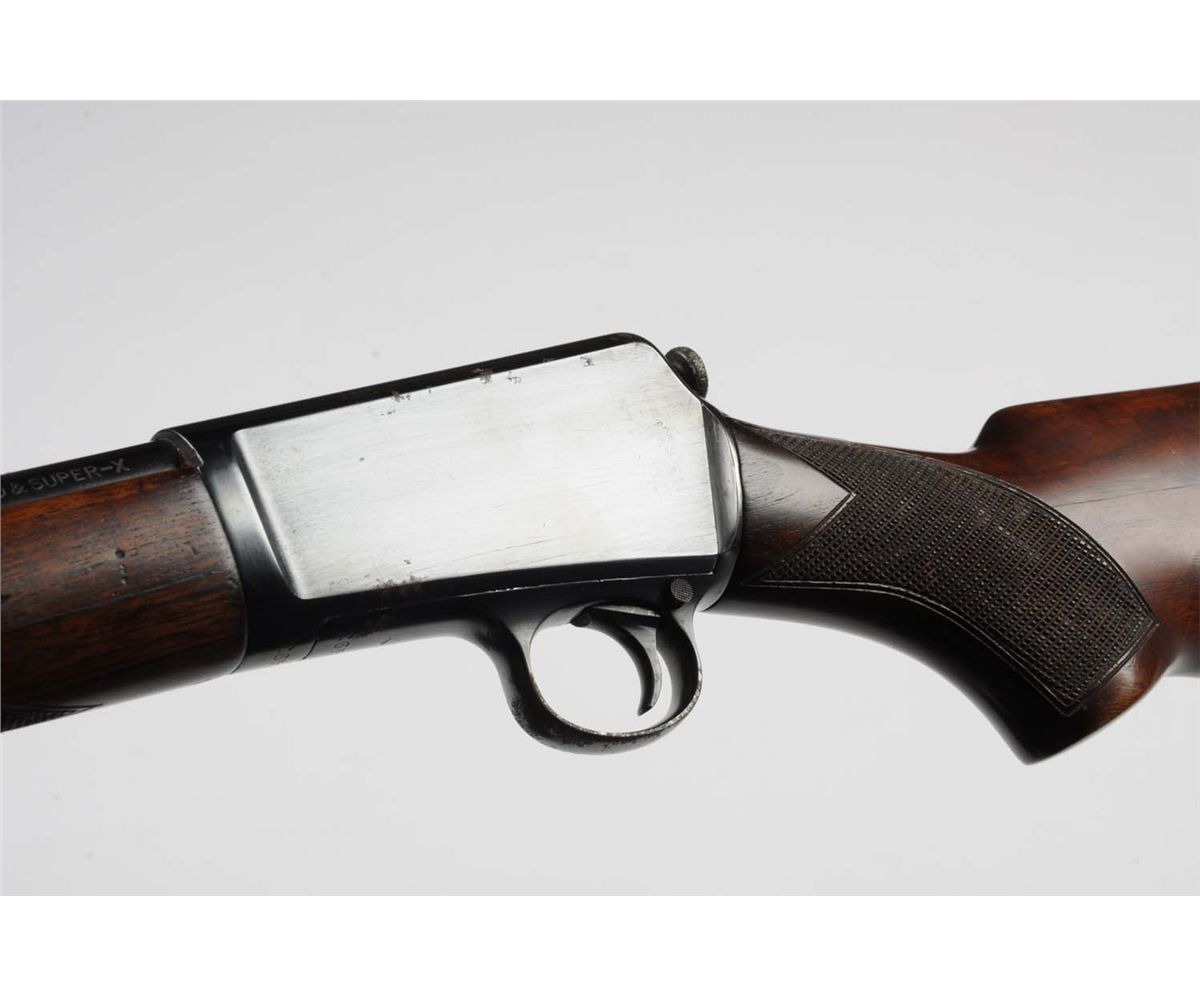Winchester Model 63 Deluxe Rifle .22.**
