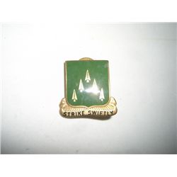 VINTAGE WWII EXTREMELY RARE PIN BACK MTEAL BADGE *STRIKE SWIFTLY* VALUE $58.00+!! PIN BACK CAME OUT