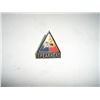 Image 1 : VINTAGE WWII EXTREMELY RARE PIN BACK MTEAL BADGE *SPEARHEAD* VALUE $32.00+!! PIN BACK CAME OUT OF SA