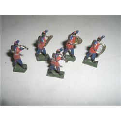 VINTAGE GREAT BRITAIN 5 TOTAL METAL TOY SOLDIERS *BAND MEMBERS-RED COAT BRITISH*!! SOLDIERS CAME OUT