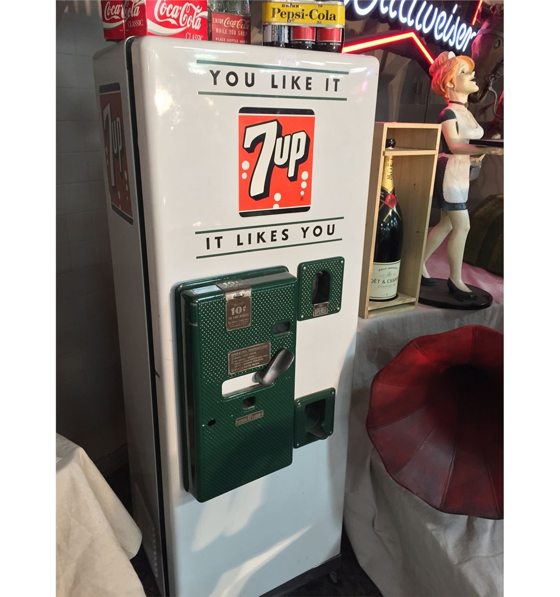 RARE VINTAGE 7-UP POP MACHINE