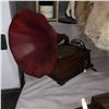 Image 1 : ENGLISH HORN GRAMOPHONE, WORKING