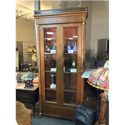 WILLIAM SWITZER GLASS DOOR DISPLAY CASE, 4 GLASS SHELVES WITH KEY, IN EXCELLENT CONDITION