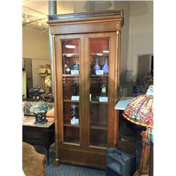 WILLIAM SWITZER GLASS DOOR DISPLAY CASE, 4 GLASS SHELVES WITH KEY, IN EXCELLENT CONDITION