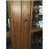 Image 2 : WILLIAM SWITZER GLASS DOOR DISPLAY CASE, 4 GLASS SHELVES WITH KEY, IN EXCELLENT CONDITION