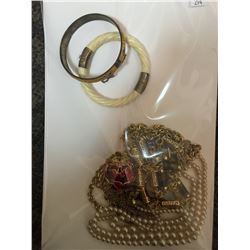 MISCELLANEOUS JEWELLERY LOTS