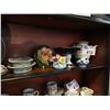 Image 3 : SHELF LOT OF COLLECTABLES