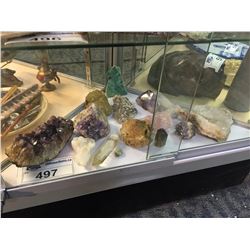 SHELF LOT OF COLLECTABLES: COLLECTION OF ROCKS AND MINERALS