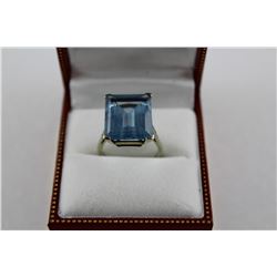 ONE LADIES HAND MADE 9KT WHITE GOLD BLUE SYNTHETIC SPINEL DRESS RING SET WITH ONE STEP CUT BLUE