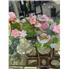 Image 2 : HALF SHELF LOT OF ORNATE GLASS FIGURINES AND FLOWERS