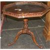 Image 1 : Pie Crust Top Table